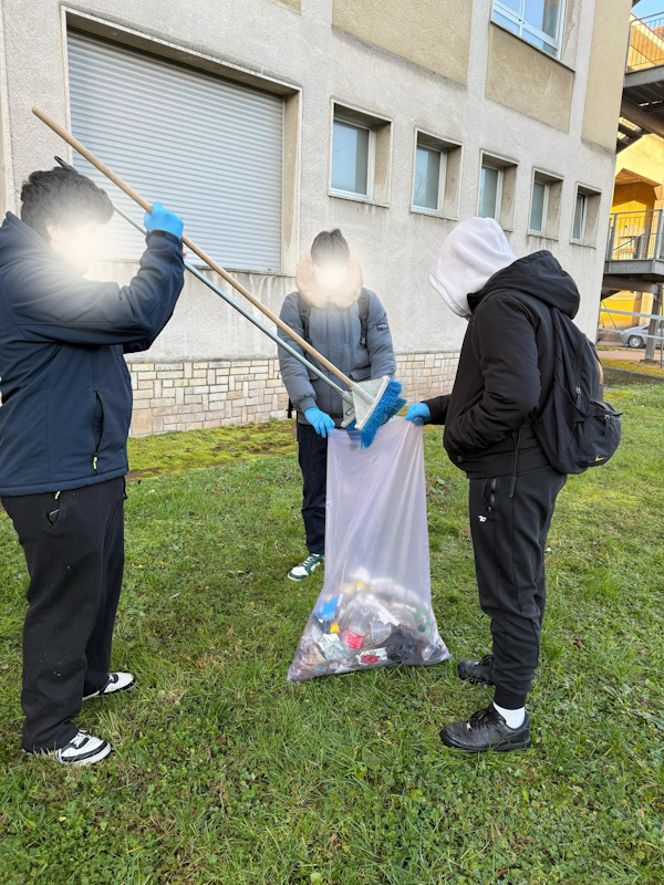 puliamo scuola foto 1